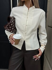 Siren Gaze 秋季新款新中式女款青蛙鈕扣襯衫，黑白配色，優雅風格，適合早午餐、辦公室、茶會 - 杏色 - 查看 10