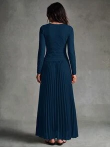 Calvaya Gaun Wanita Elegan dengan Kerah V, Kancing Dekoratif, Warna Polos, dan Hem Berlipit Silang - Biru - View 2