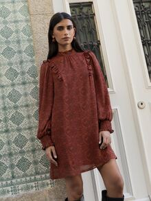 Nöista Rust Brown Paisley Mini Dress With Ruffle Neckline, Puff Sleeves And Fitted Cuffs. A Cute, Elegant Vintage Style For Fall And Going Out Party Everyday - Redwood - View 3