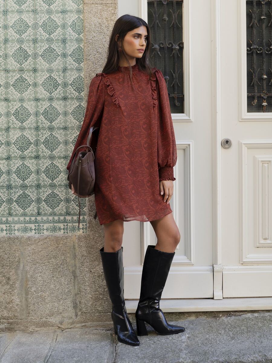 Nöista Rust Brown Paisley Mini Dress With Ruffle Neckline, Puff Sleeves And Fitted Cuffs. A Cute, Elegant Vintage Style For Fall And Going Out Party Everyday - Redwood - View 1