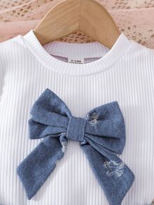 SHEIN Playful Pals 幼童女款針織上衣套裙，可愛白色藍色蝴蝶結荷葉邊花卉印花百褶飛袖圓領，親子套裝秋季公主芭蕾風 - 白色 - 查看 4