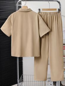 SHEIN Teen Boys Khaki Summer Matching Family Vacation 2 Pieces Set,Patch Emblem V-Neck Short Sleeve T-Shirt & Straight Leg Knit Pants For School,Sports - Beige - View 4