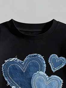SHEIN 少女休閒時尚愛心圖案短袖圓領T恤搭配拼接工裝裙套裝，舒適時尚穿搭，休閒穿著，春夏套裝，新風格，輕鬆舒適，春季氛圍，休閒夏季度假 - 彩色 - 查看 5