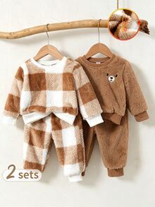 SHEIN Vintaside Kids 4件/2套男嬰幼兒新生兒0-3歲秋冬休閒可愛熊圖案刺繡毛絨格紋圓領長袖衛衣褲套裝，適合日常穿著與外出，適用春/秋/冬 - 棕色 - 查看 1