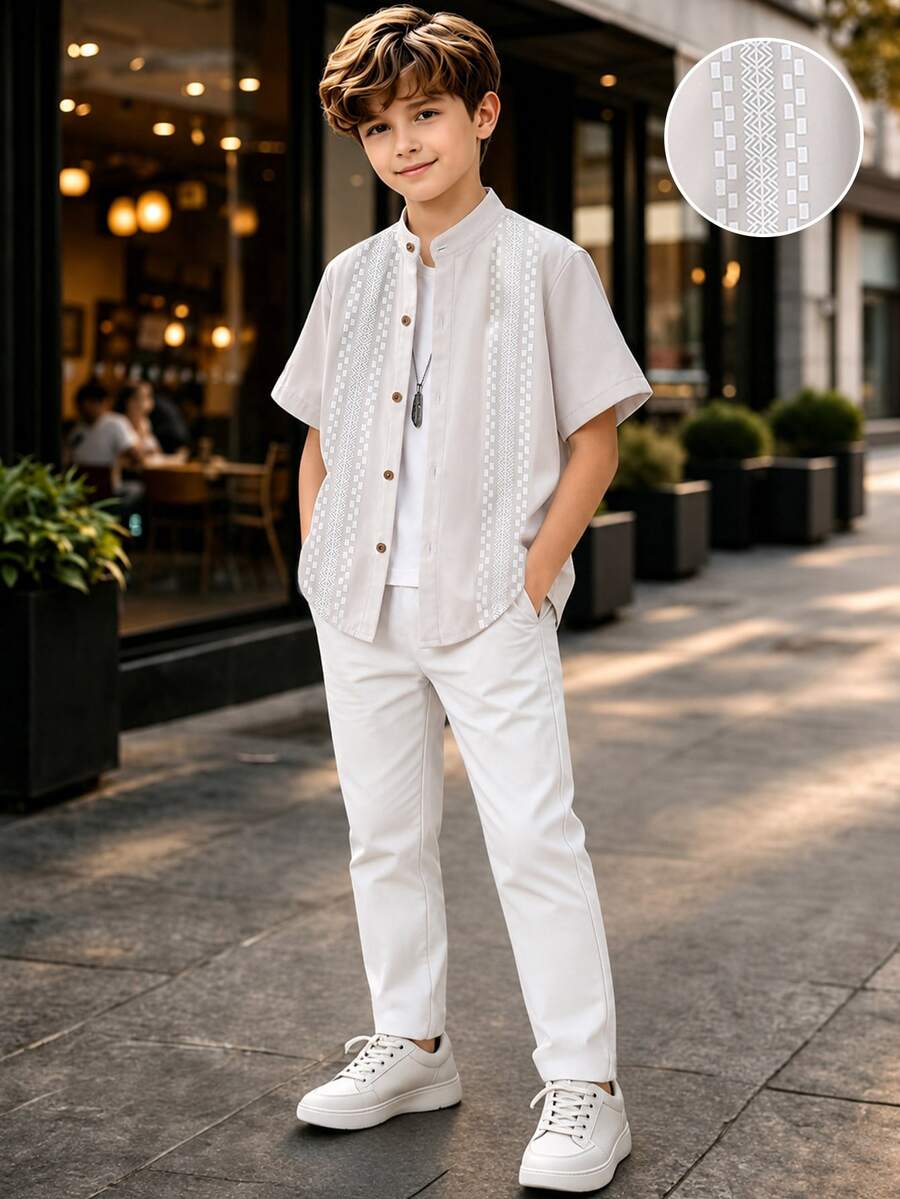 SHEIN 男童復古家庭套裝學院風印花兩件套,方領襯衫+米白色長褲,鈕扣設計,適用返校季、戶外、派對、婚禮 - 杏色 - 查看 1