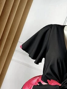 Rometta 大尺碼女款橘色花卉印花海灘度假長洋裝，修身V領扭結設計 - 黑色 - 查看 6