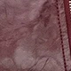 عنابي اللون
