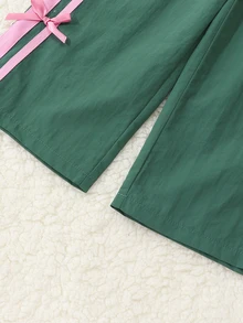 SHEIN 女童綠色直筒休閒長褲，適合春秋穿著，粉色織帶與蝴蝶結裝飾，甜酷撞色，復古休閒風，適合日常出遊 - 綠色 - 查看 4