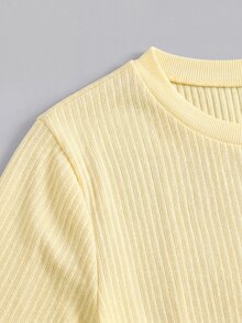 SHEIN 青少年女孩春夏時尚針織羅紋黑白對比色休閒修身基礎T恤與對比腰帶鬆身長褲口袋套裝，織標貼布，休閒運動街頭風，大學運動、返校、足球、戶外舒適穿搭 - 彩色 - 查看 5
