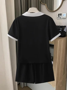 SHEIN 青少年女孩 2件組短袖黑白拼色 Polo 迷你套裝，青春活力風，精緻馬標印花 - 黑色 - 查看 3
