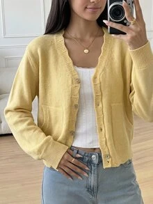 SHEIN Tween女孩童裝秋冬休閒優雅復古學院風淺黃色波浪邊V領木鈕扣口袋針織開襟外套，年輕時尚穿搭，適合搭配襯衫與洋裝，適合返校季、秋冬出遊與日常穿著 - 黃色 - 查看 3