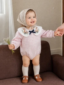 SHEIN Vintaside Kids 女嬰格紋連身衣，可愛彼得潘領兔子刺繡長袖包屁衣，附蝴蝶結裝飾，新生兒嬰兒復活節公主服飾 - 粉色 - 查看 8