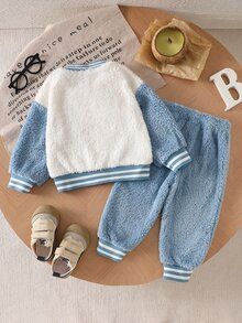 SHEIN Playful Pals 男嬰軟絨刺繡字母對比色個性化夾克外套與長褲套裝 - 藍色 - 查看 3