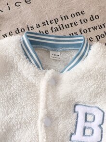 SHEIN Playful Pals 男嬰軟絨刺繡字母對比色個性化夾克外套與長褲套裝 - 藍色 - 查看 4