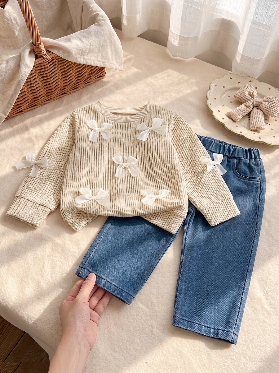 SHEIN 2件組幼兒女嬰運動衫牛仔套裝,甜美米色與藍色,薄紗蝴蝶結針織長袖圓領,生日派對秋季芭蕾公主直筒褲 - 卡其色 - 查看 1
