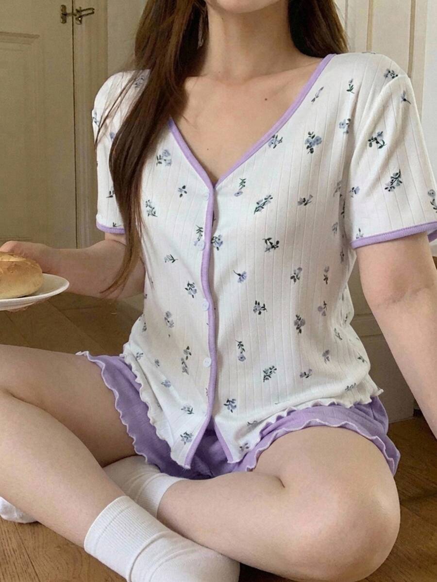 Dazy Plus 碎花短袖鈕扣上衣與短褲 2 件套居家服,春夏睡衣套裝 - 紫色 - 查看 1
