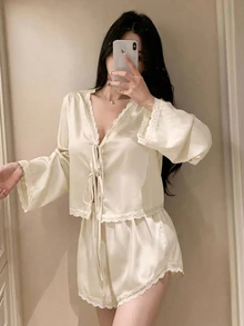 DAZY 浪漫蕾絲拼接緞面繫帶上衣與超短睡褲女款睡衣套裝 秋季 - 白色 - 查看 4