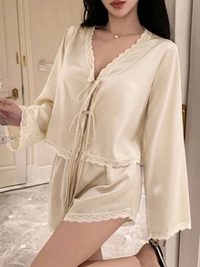 DAZY 浪漫蕾絲拼接緞面繫帶上衣與超短睡褲女款睡衣套裝 秋季 - 白色 - 查看 5