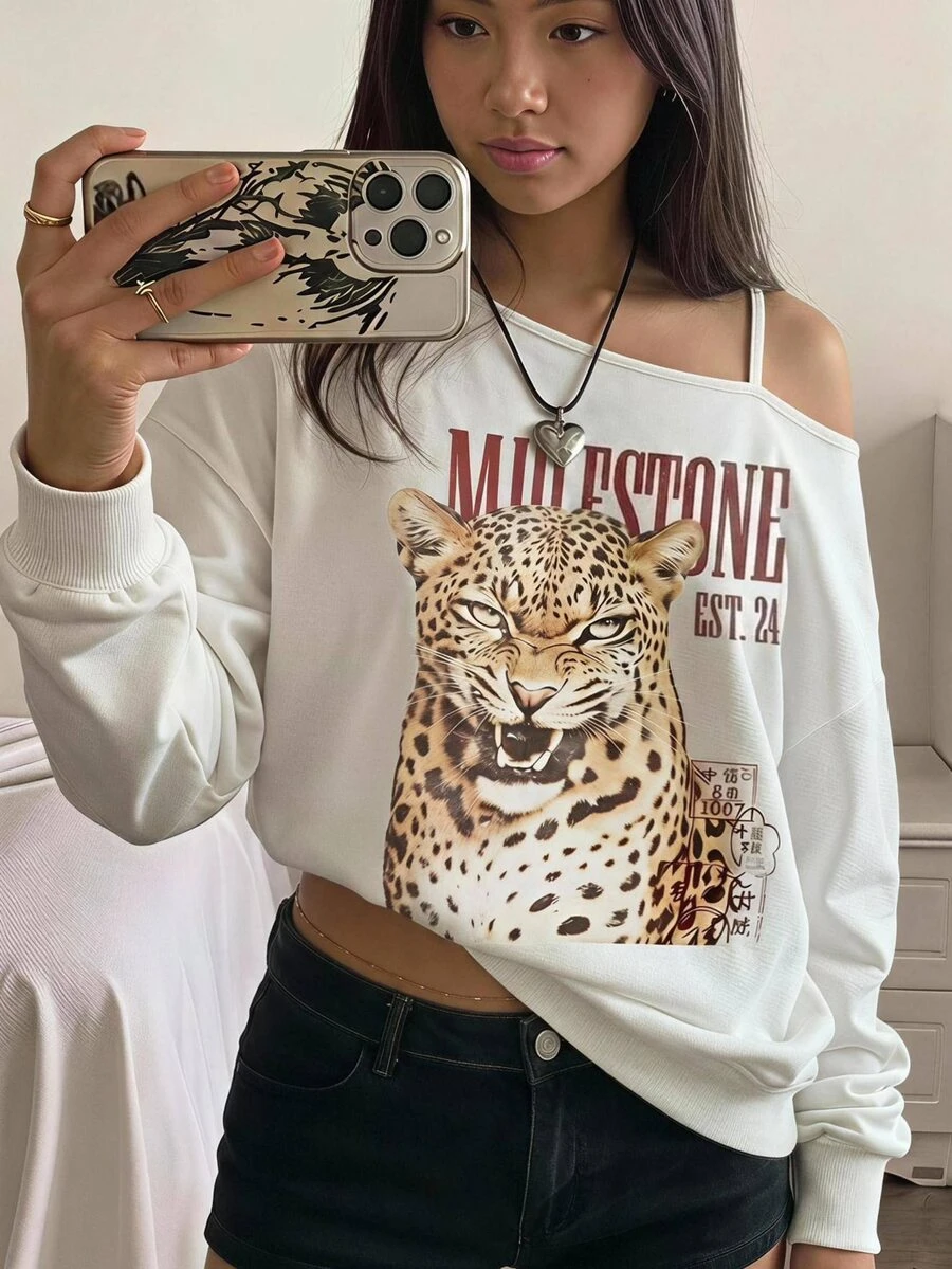 SHEIN كنزة رياضية بياقة غير متماثلة بطبعة حروف ونقشة نمر للفتيات المراهقات - أبيض - مشاهدة 1