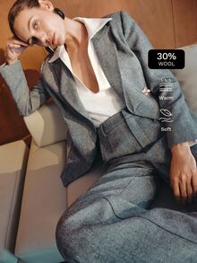 MOTF PREMIUM BLAZER WANITA MOTIF TULANG IKAN DENGAN KERAH PUNCAK KONTRAS - Hitam dan Putih - View 2