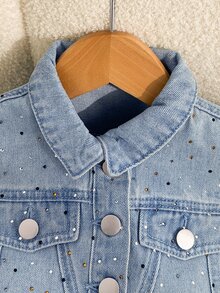 SHEIN 2件組少女牛仔套裝，四季皆宜，柔軟棉質休閒款，時尚百搭舒適，簡約經典翻領長袖上衣＋簡約裙子，正面全寬彩色水鑽設計，寬鬆版型，淺藍色水洗牛仔套裝，適合日常穿著與度假 - 淺色水洗藍 - 查看 4