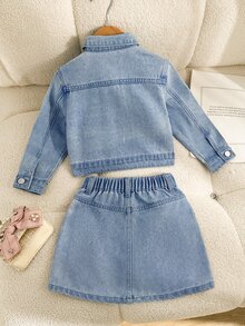 SHEIN 2件組少女牛仔套裝，四季皆宜，柔軟棉質休閒款，時尚百搭舒適，簡約經典翻領長袖上衣＋簡約裙子，正面全寬彩色水鑽設計，寬鬆版型，淺藍色水洗牛仔套裝，適合日常穿著與度假 - 淺色水洗藍 - 查看 3
