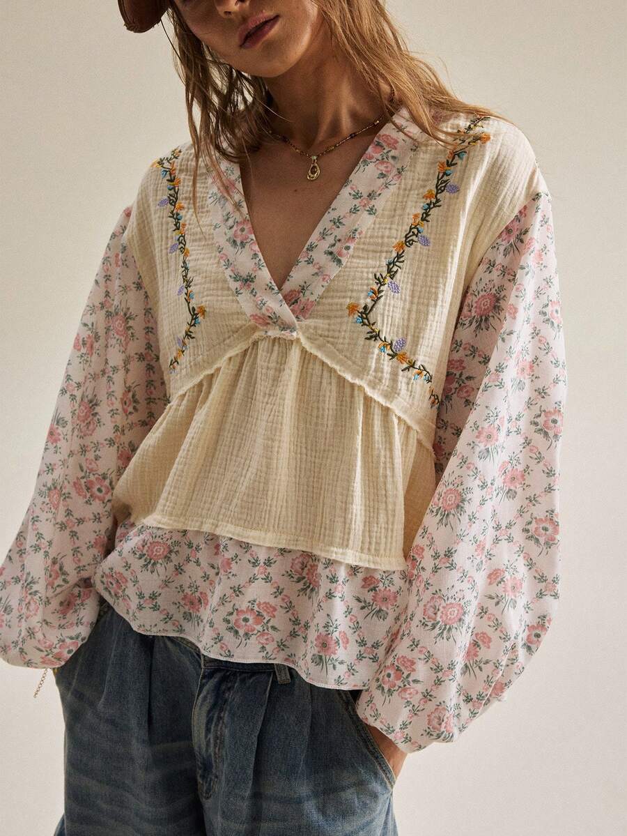 SHEIN Atasan Wanita Model V-Neck Motif Bunga Kasual Serbaguna untuk Pemakaian Sehari-hari - Aprikot - View 1