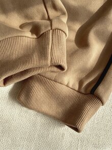 SHEIN Playful Pals 男童秋冬休閒時尚刺繡對比白飾邊拉鍊上衣與休閒時尚運動褲套裝 - 卡其色 - 查看 5