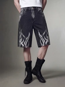 IRON GLYPH 男士街頭火焰印花斜口袋牛仔短褲，度假風 - 黑色 - 查看 1