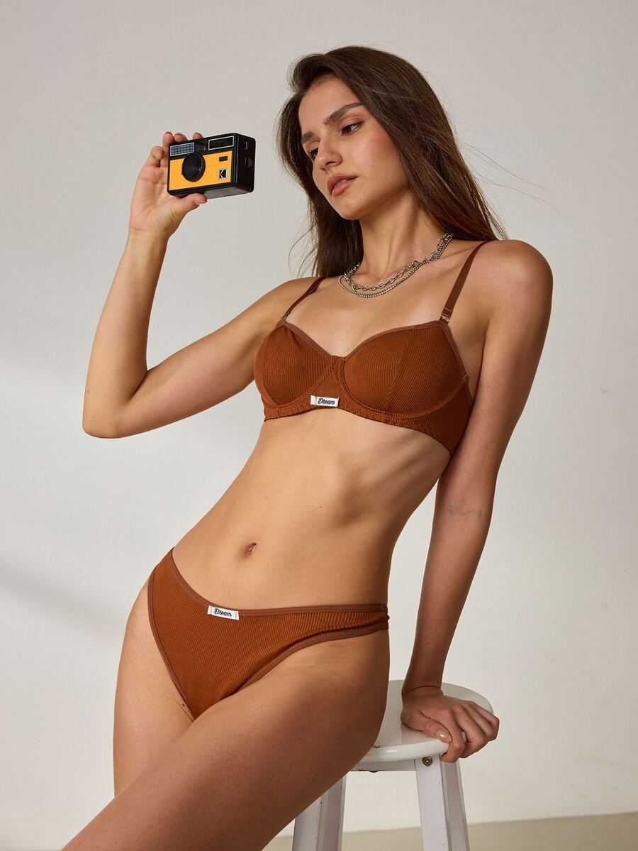 Lowkey Lull 2件組 有鋼圈 1/2罩杯 聚攏胸型 極簡舒適 高彈性 高支撐 女款內衣套裝 - 棕色 - 查看 1