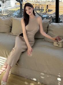 DAZY Gaun Sweater Polos dengan Pinggang Silang untuk Musim Gugur - Khaki - View 2
