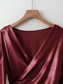 Franclia 优雅缎面衬衫，短袖衬衫，V领衬衫，日常衬衫 - 酒紅色 - 查看 3