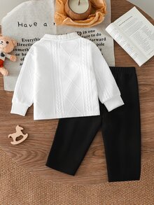 SHEIN Playful Pals 男嬰白色紋理布料刺繡小馬半拉鍊 Polo 衫上衣與黑色鬆緊腰長褲套裝，返校秋季款 - 黑與白 - 查看 3