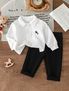 SHEIN Playful Pals 男嬰白色紋理布料刺繡小馬半拉鍊 Polo 衫上衣與黑色鬆緊腰長褲套裝，返校秋季款 - 黑與白 - 查看 4