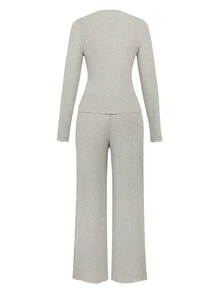 GentleRue Maternity طقم ملابس حمل بلون موحد، تي شيرت بأكمام طويلة وبنطلون محبوك، مريح وناعم - لون مشمشي - مشاهدة 2