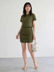 Yumoku 女款純色簡約日常穿搭圓領短袖洋裝，休閒風 - 軍綠色 - 查看 5