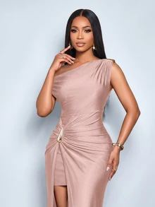 SOLERSUN Gaun wanita elegan model off-shoulder dengan belahan, gesper logam, dan lipatan ini sangat cocok untuk pesta malam, perayaan ulang tahun, pesta pantai, kerja sehari-hari, bepergian, dan berbelanja. - Dusty Pink - View 3