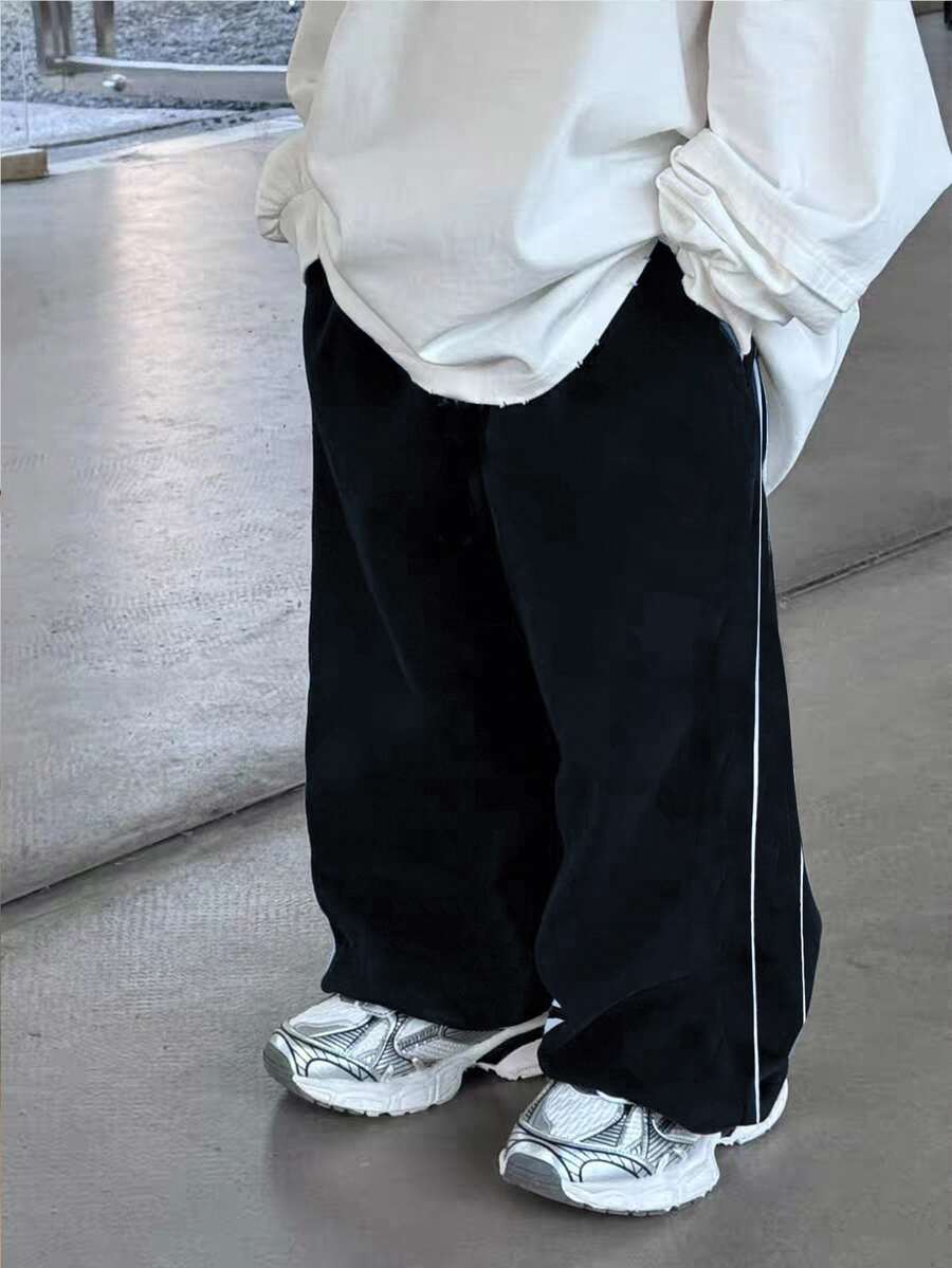 SHEIN 1 条装年轻男孩运动休闲纯色直筒裤,配有装饰绳和松紧腰带,适合日常穿着、上学、旅行和运动,四季皆宜 - 黑色 - 查看 1
