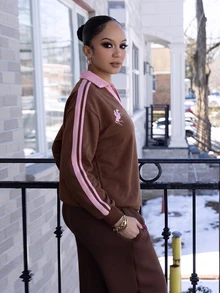Melissa Matos 巧克力色秋冬保暖內裡對比織帶POLO領刺繡寬鬆衛衣 - 巧克力棕 - 查看 5