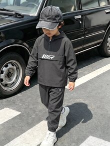 SHEIN 2件組兒童小男孩新款休閒簡約學院風度假風條紋King圓領短袖T恤與短褲套裝 - 藍色 - 查看 2