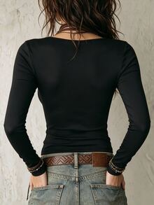 MYSTAURA Kaos Kasual Wanita Warna Polos dengan Detail Kerut dan Potongan Slim Fit yang Serbaguna - Hitam - View 2