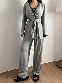 DAZY Set de 3 piezas con bata con diseño de pliegues de encaje y cinturón, top camiseta y pantalones largos, pijama para otoño e invierno - Gris - Ver 6