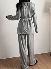 DAZY Set de 3 piezas con bata con diseño de pliegues de encaje y cinturón, top camiseta y pantalones largos, pijama para otoño e invierno - Gris - Ver 2