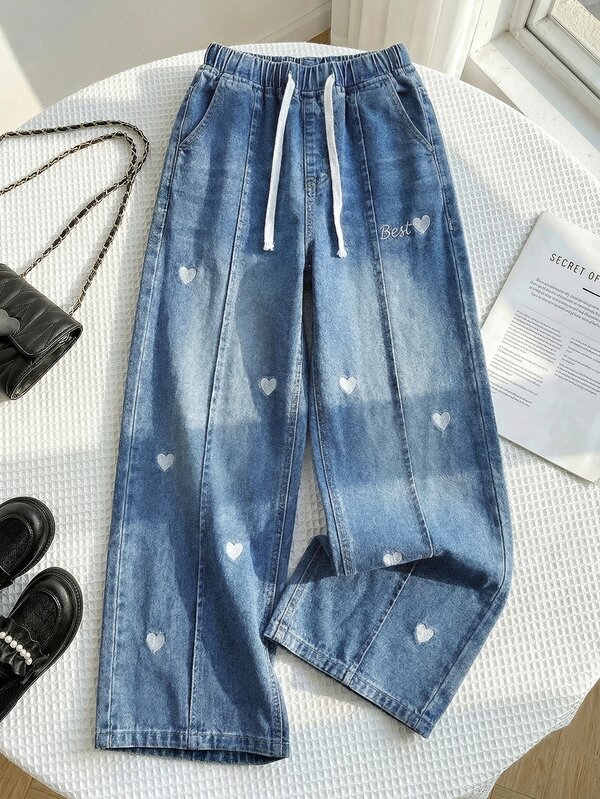 SHEIN 女童白色字母和爱心刺绣宽松蓝色牛仔裤
