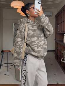 Muchica 休閒極簡風仿水洗迷彩滿版印花女款運動衫，適合秋冬穿著 - 彩色 - 查看 5