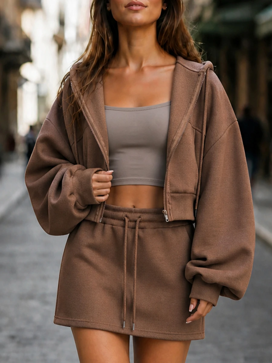 Trelyra Set Pakaian Wanita: Sweatshirt Berkerudung Lengan Panjang Model Bahu Longgar Warna Polos dengan Resleting dan Rok dengan Tali Serut di Pinggang - Coffee Brown - View 1