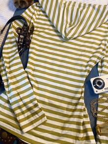 IslaSuriya Women's 2000s Striped Color-Blocked V-Neck T-Shirt, Suitable For Everyday Wear. - Multicolor - View 5