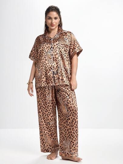 Slumbrini 秋季豹紋動物圖案前開扣貼袋飾邊短袖長褲女款大尺碼睡衣家居服套裝