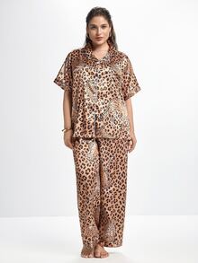 Slumbrini 秋季豹紋動物圖案前開扣貼袋飾邊短袖長褲女款大尺碼睡衣家居服套裝 - 彩色 - 查看 5