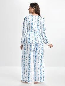 Slumbrini French Elegant Romantic Pastoral Ditsy Floral Lace Patchwork V-Neck Comfortable Plus Size Pajama Set - White - View 2